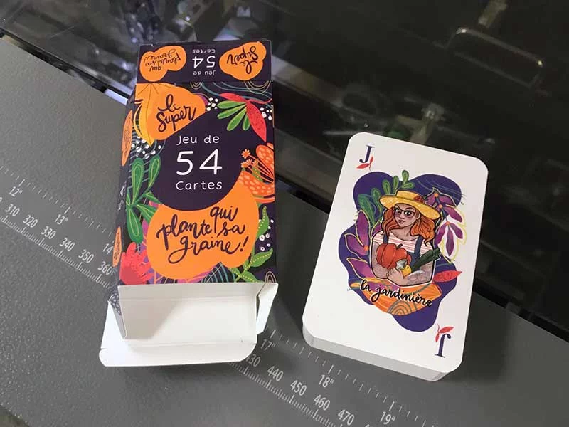 Jeu de carte personnalisé avec son étui Jeu de carte personnalisé avec son étui